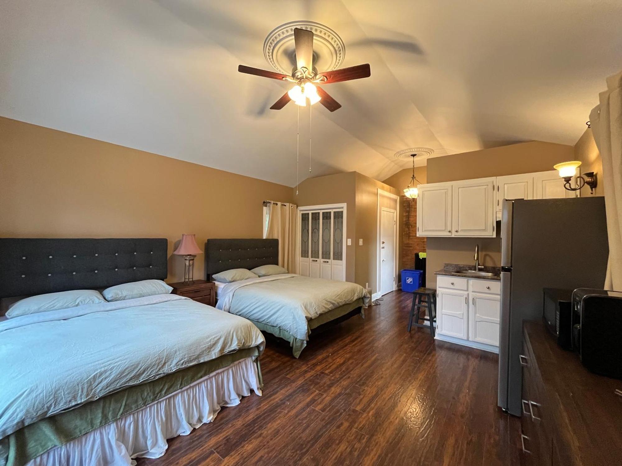 The Red Star E Homestay Niagara Falls